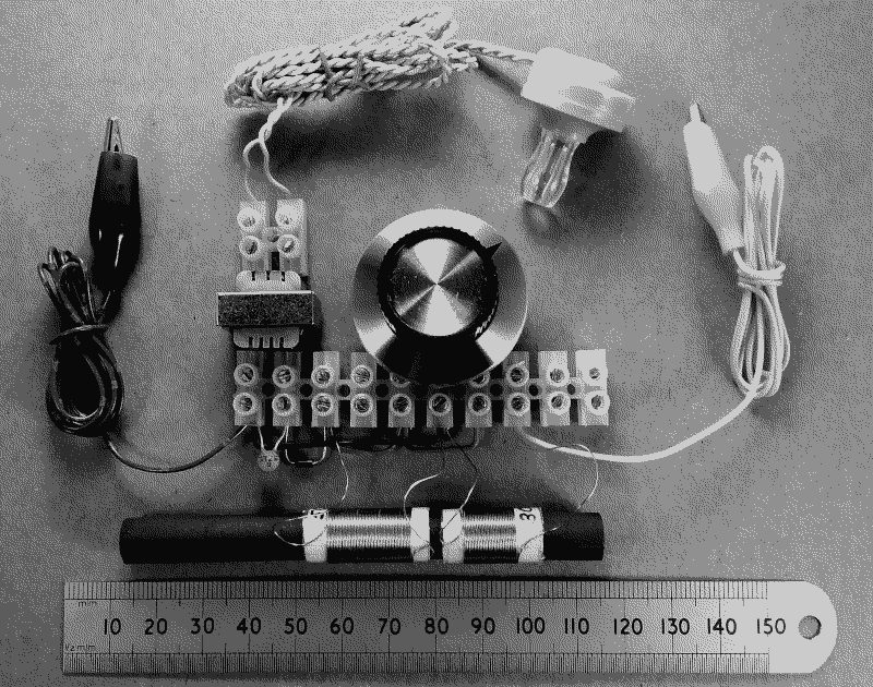 Archivo gif donde se observan los componentes del radio a galena de Henry J. Walmsley