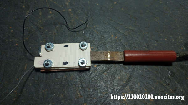 Archivo JPG con foto donde se muestra el adaptador ya terminado y el conector enchufado