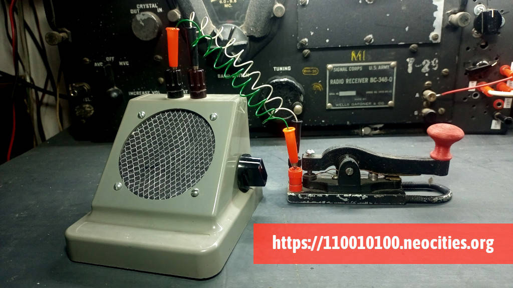 Archivo JPG de una foto del oscilador telegráfico que instalé en una bonita caja y a lado su llave telegráfica