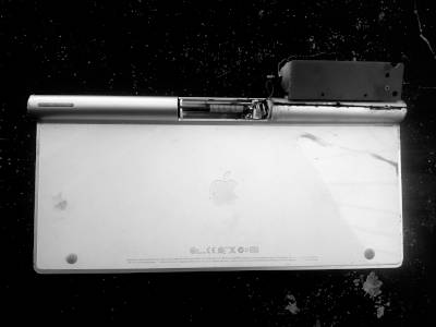 Archivo JPG con foto
del teclado reparado visto de atrás